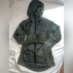 LULULEMON Down For A Run Jacket gator green.